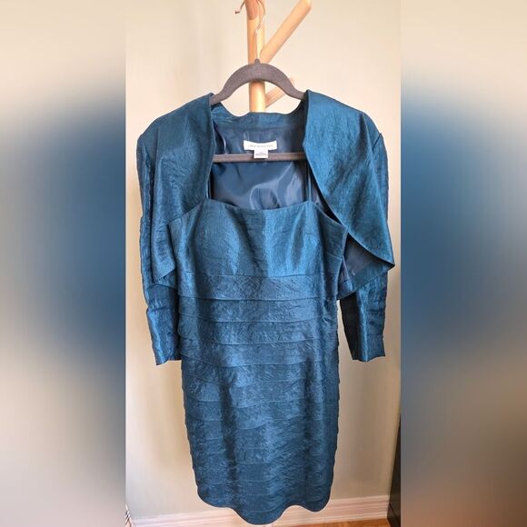 💙2 For $40💙 Bundle Corresponding Items For Deal!!! Emerald Green Dress - Picture 4 of 7